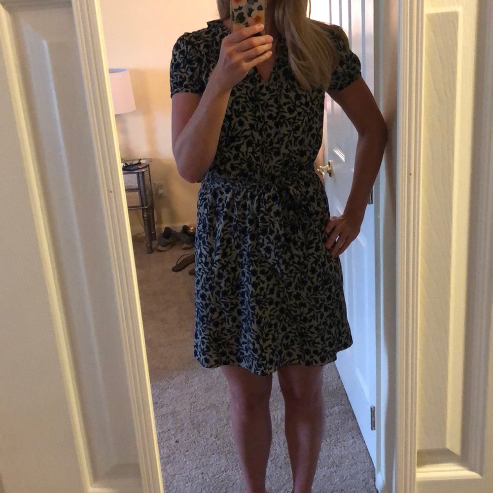 Cute navy/black/tan Loft dress